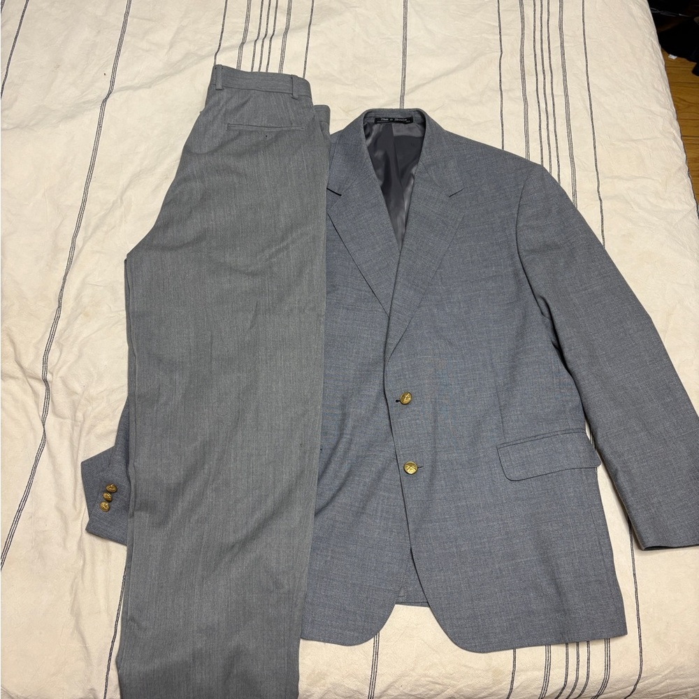 Gray Suit with Classic Fit and Notched Lapel